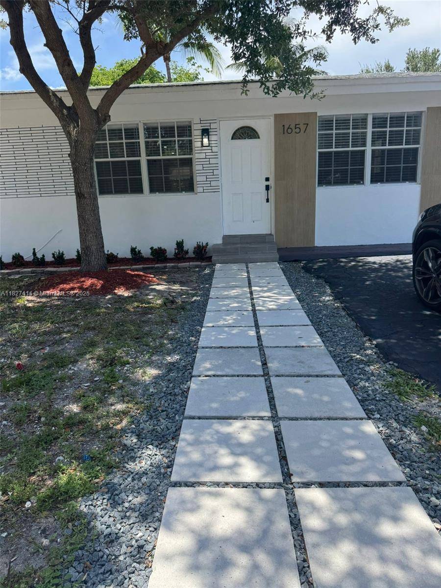 Fort Lauderdale, FL 33317,1657 SW 44th Ave