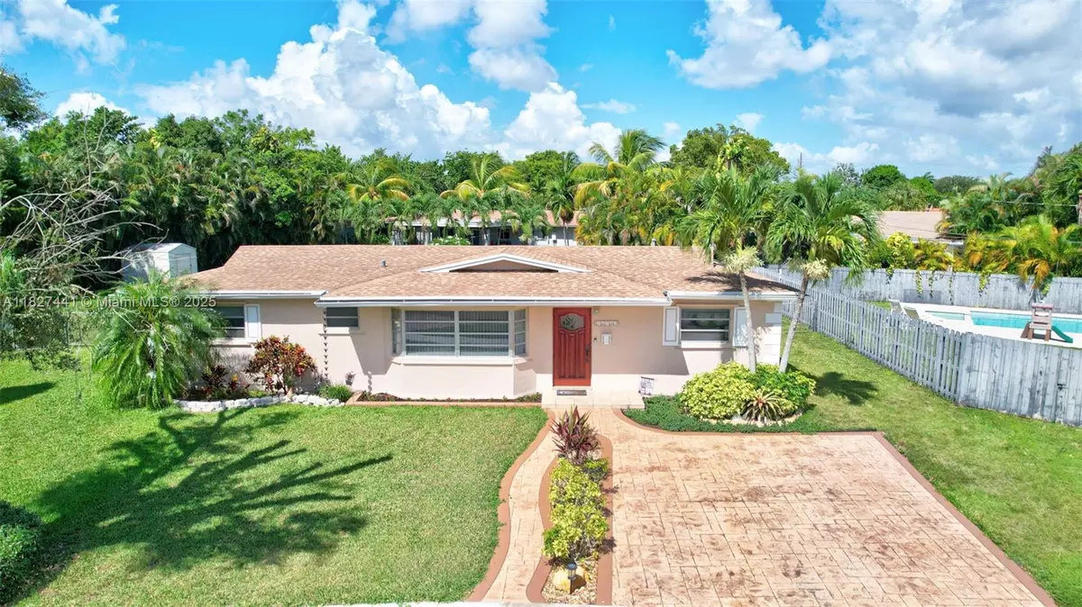 Hialeah, FL 33015,16702 NW 73rd Ct