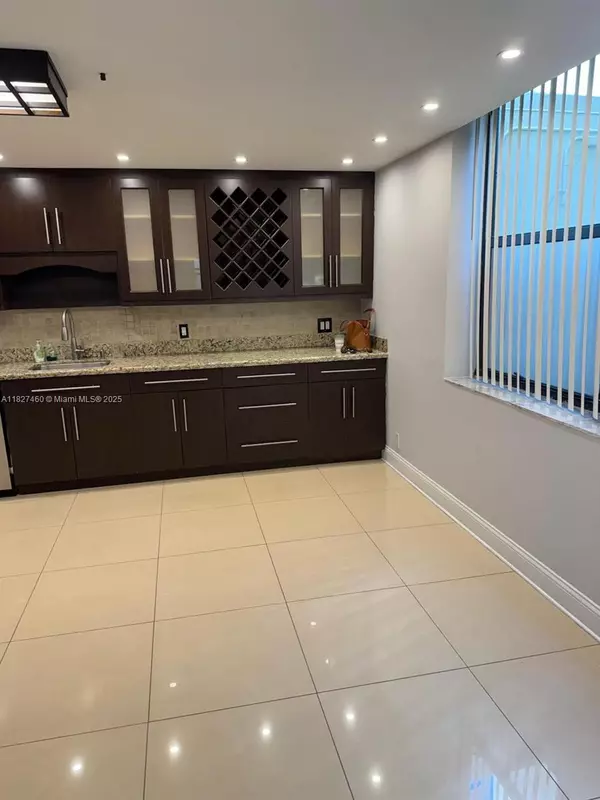 Aventura, FL 33180,20401 NE 30th Ave #124-8