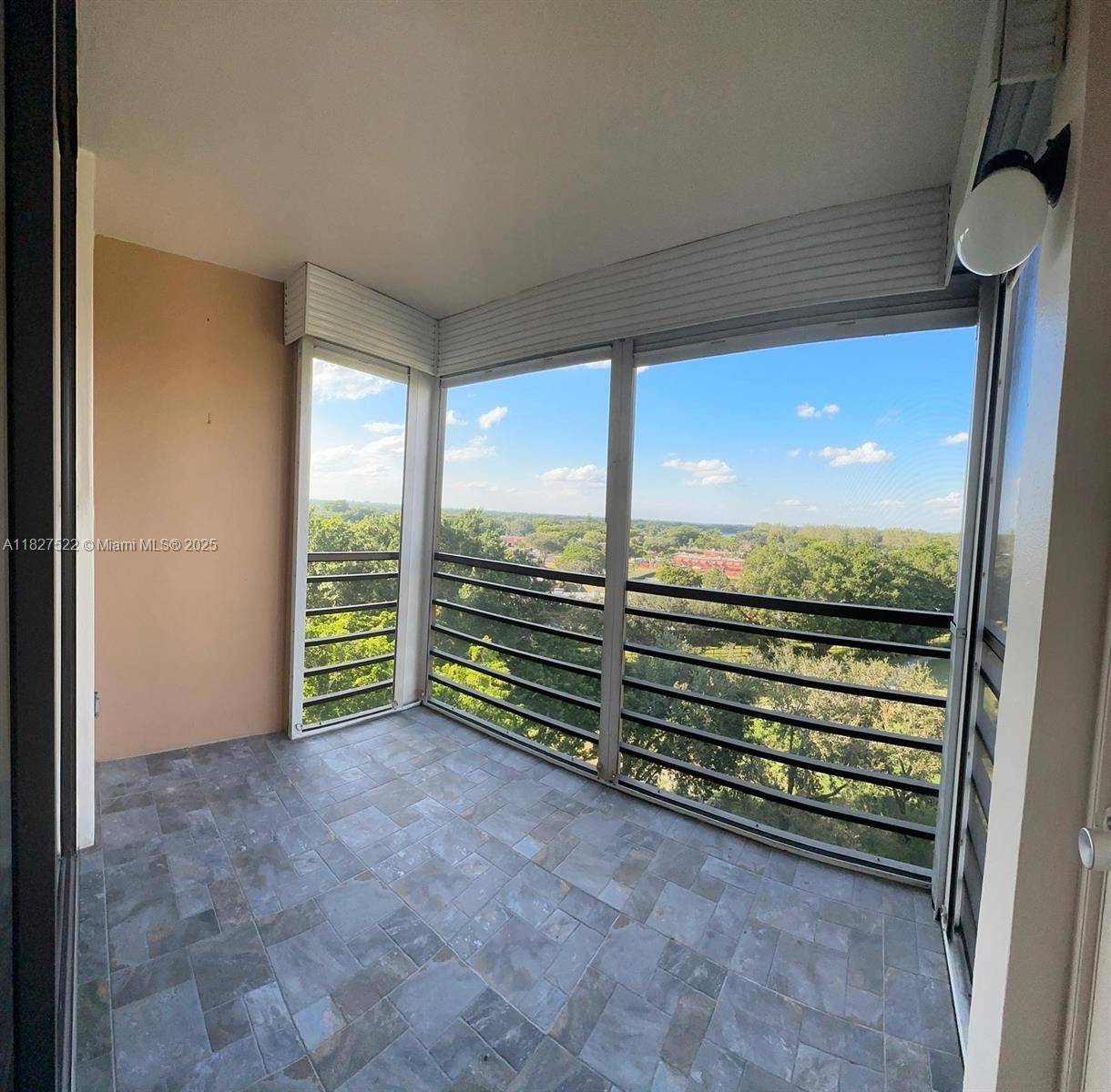 Pembroke Pines, FL 33026,1400 Saint Charles Pl #PH22