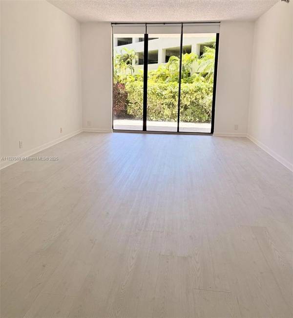 Aventura, FL 33180,3300 NE 191st St #117