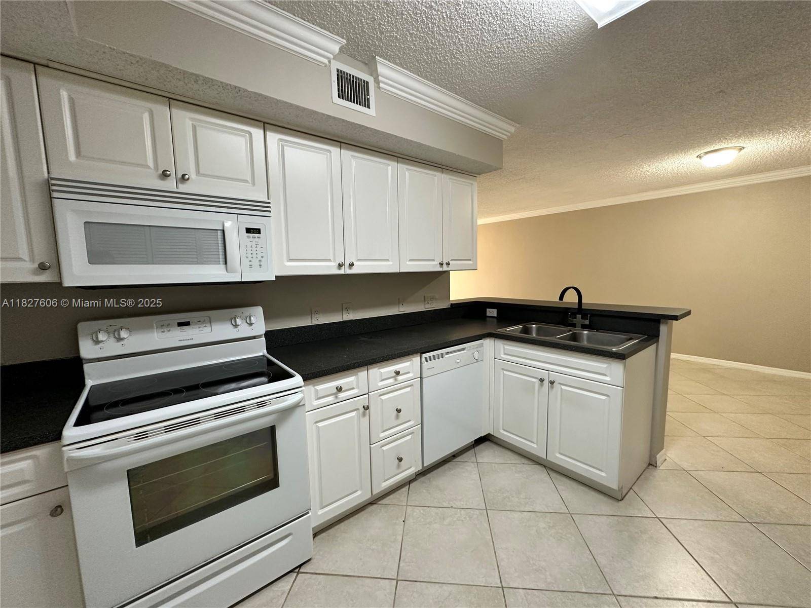 Pembroke Pines, FL 33024,165 NW 96th Ter #3203