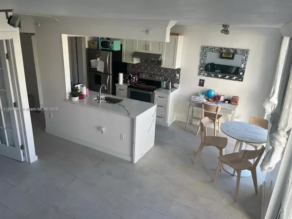 Miami Beach, FL 33139,1688 West Ave #706