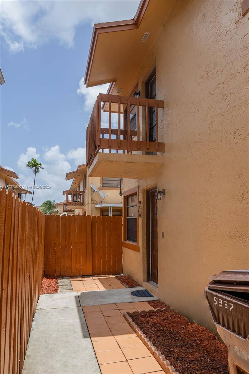Hialeah, FL 33016,5337 W 23rd Ct #13-3
