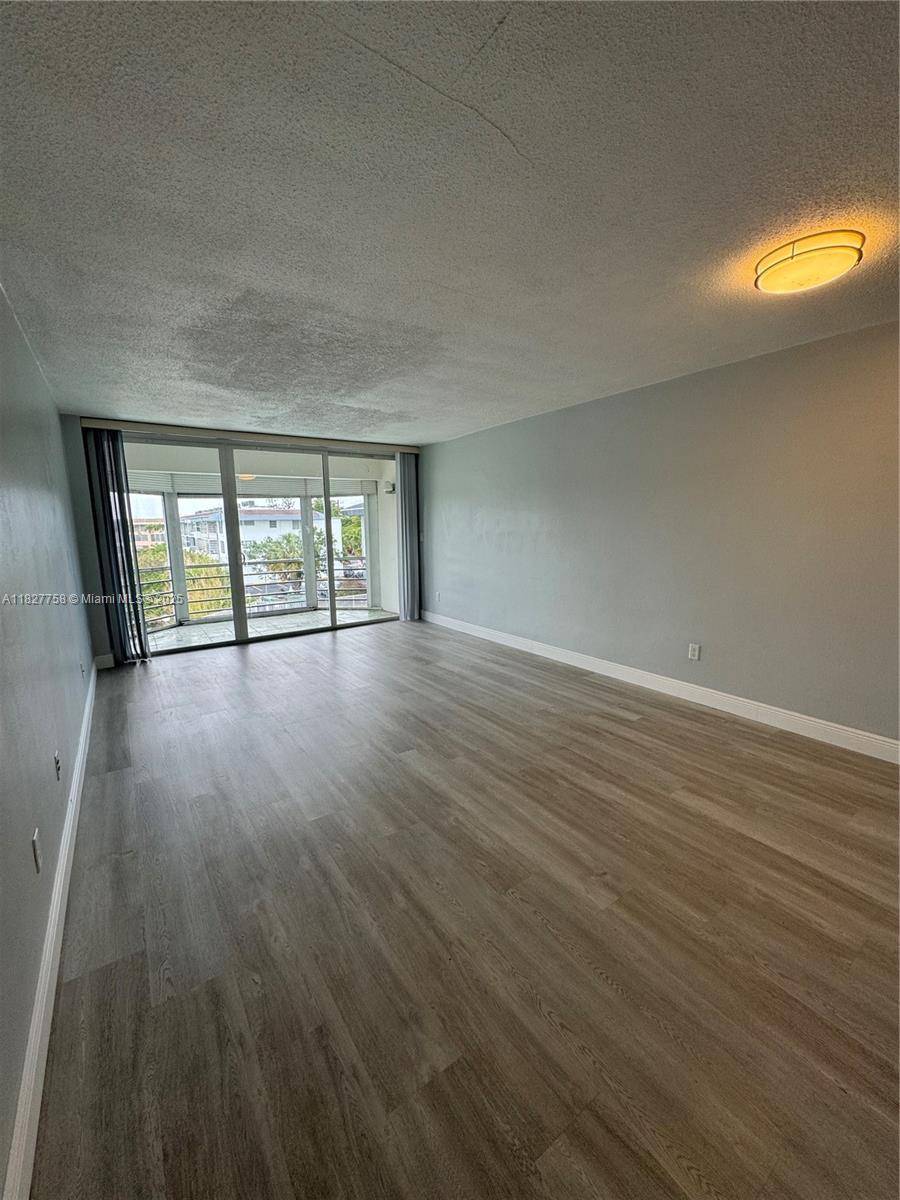 Miami, FL 33179,1398 NE 191st St #C305