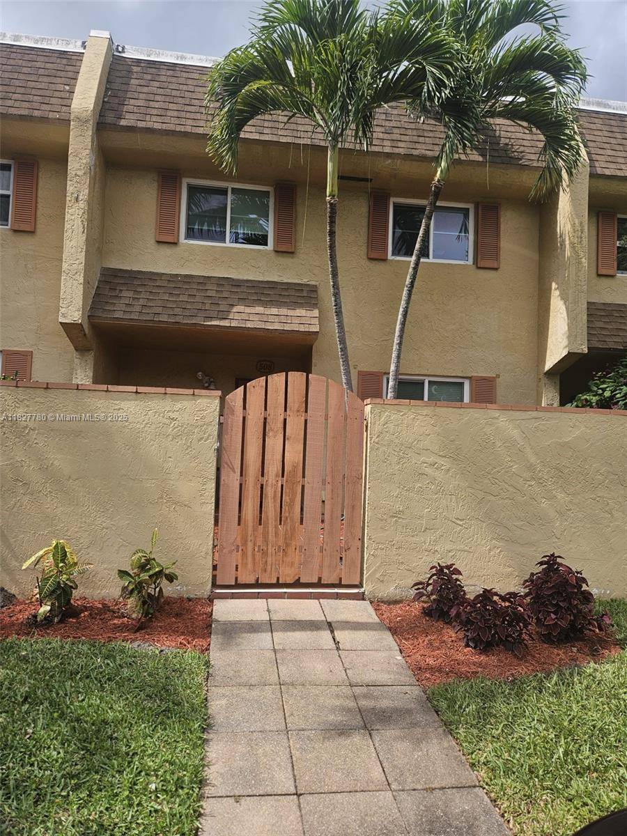 7175 Nova Dr #508, Davie, FL 33317