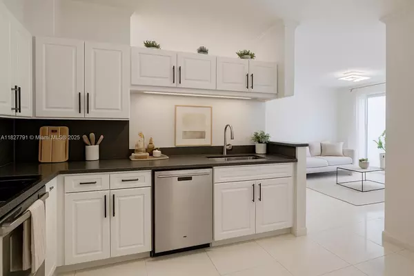 Sunny Isles Beach, FL 33160,17150 N Bay Rd #2320