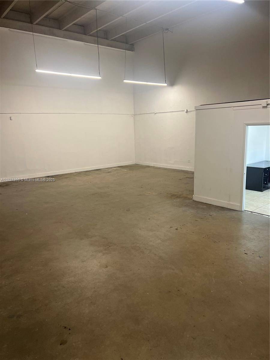 North Miami, FL 33181,1885 NE 149th St