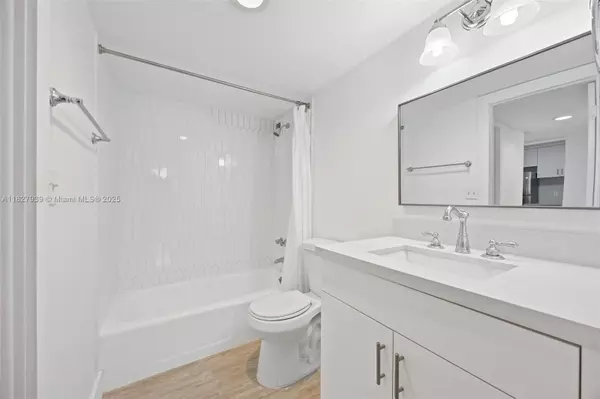Miami Beach, FL 33139,401 Ocean Dr #425