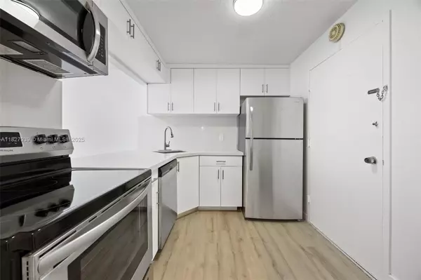 Miami Beach, FL 33139,401 Ocean Dr #425