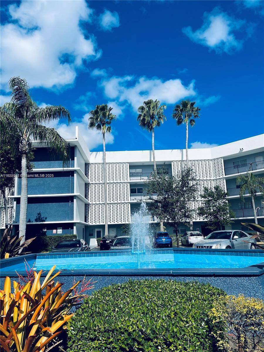 Miami, FL 33179,873 NE 195th St #309