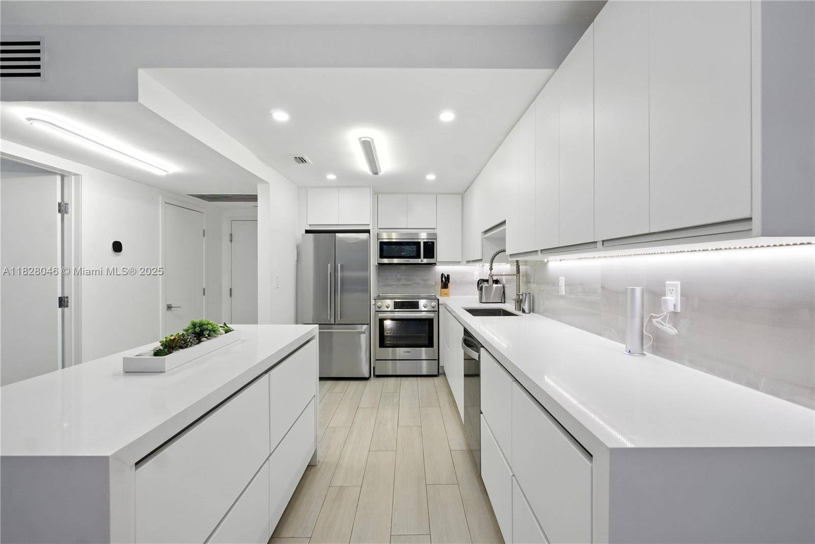 Miami Beach, FL 33139,2301 Collins Ave #318