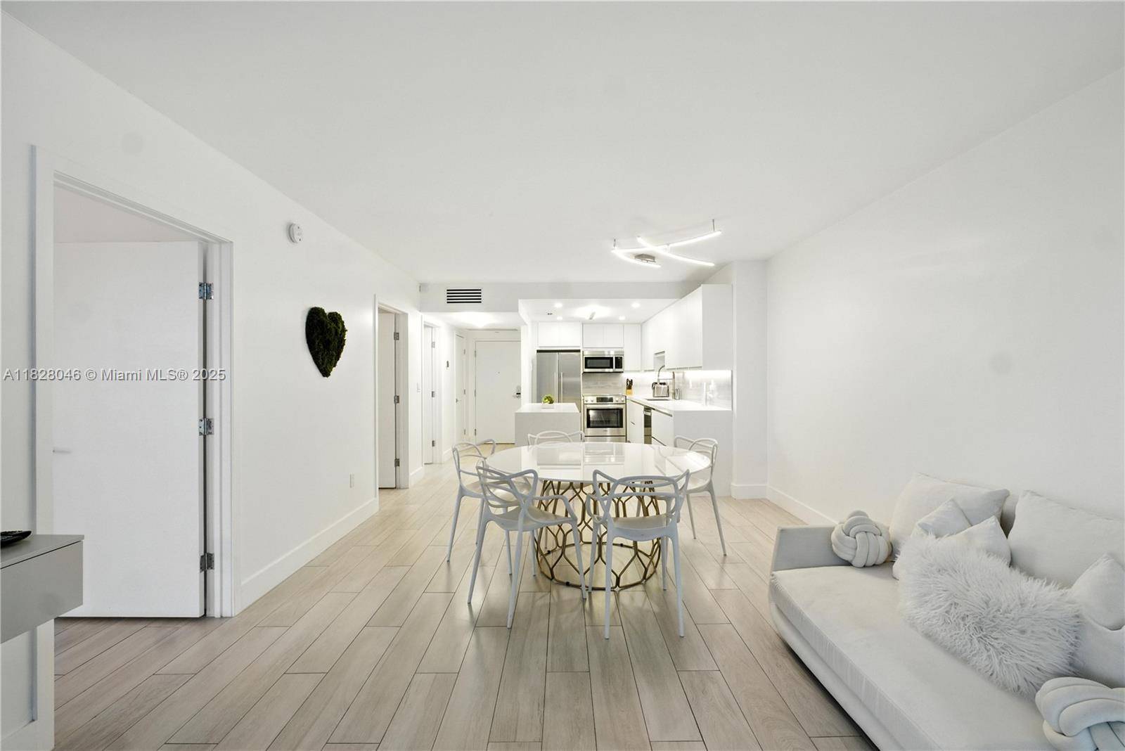 Miami Beach, FL 33139,2301 Collins Ave #318