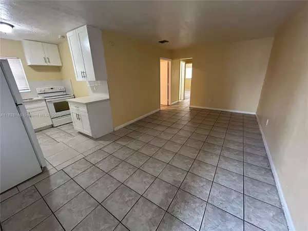 5600 NW 15th St #1, Lauderhill, FL 33313