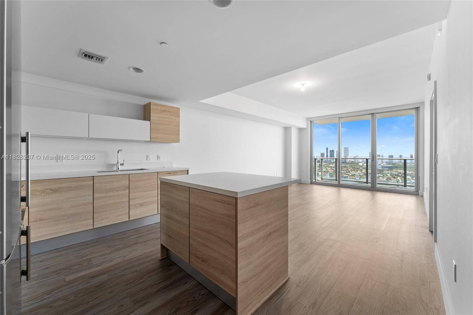 North Miami Beach, FL 33160,16385 Biscayne Blvd #3120