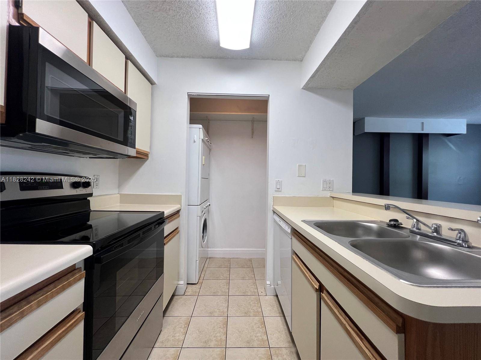 Pompano Beach, FL 33069,1227 SW 46th Ave #310