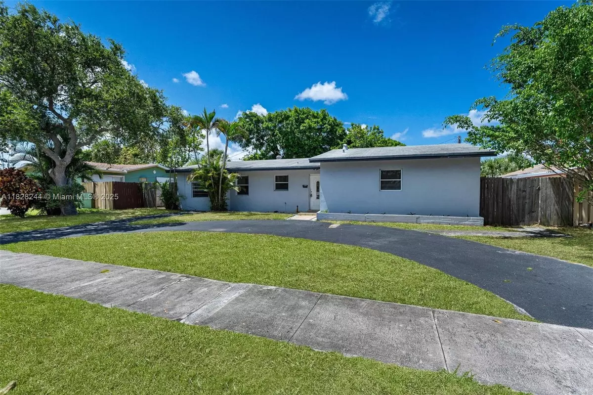Lake Park, FL 33403,811 Evergreen Dr