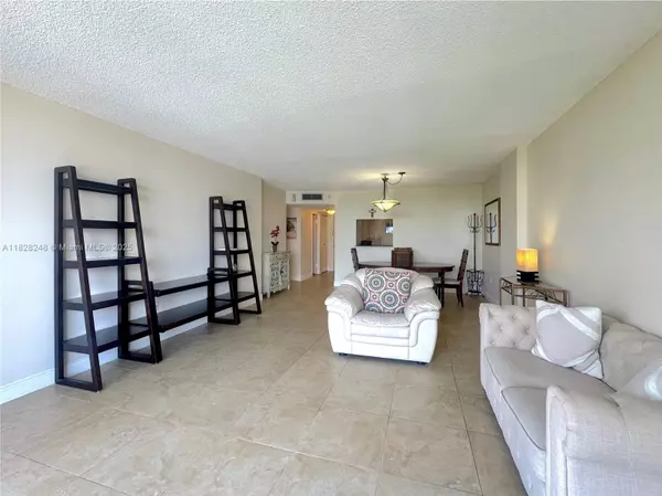 Aventura, FL 33160,2851 NE 183rd St #715E