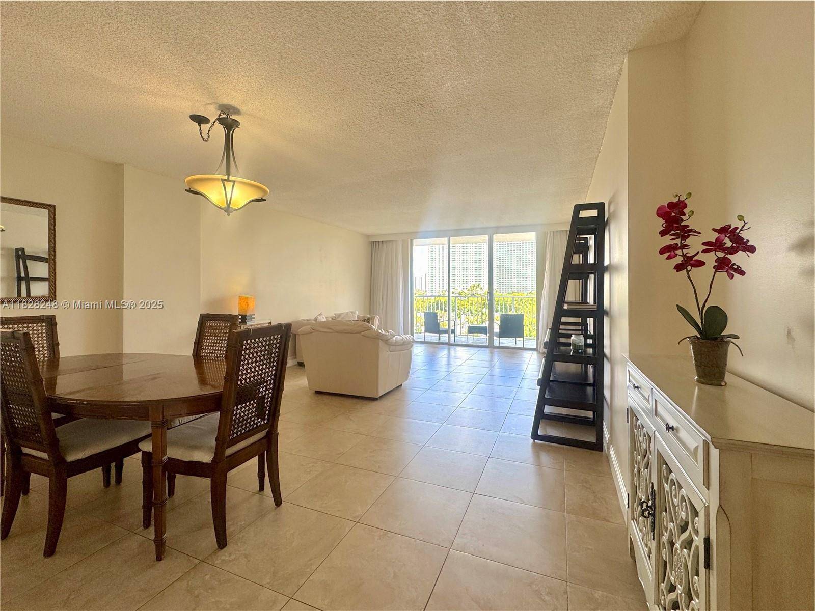 Aventura, FL 33160,2851 NE 183rd St #715E