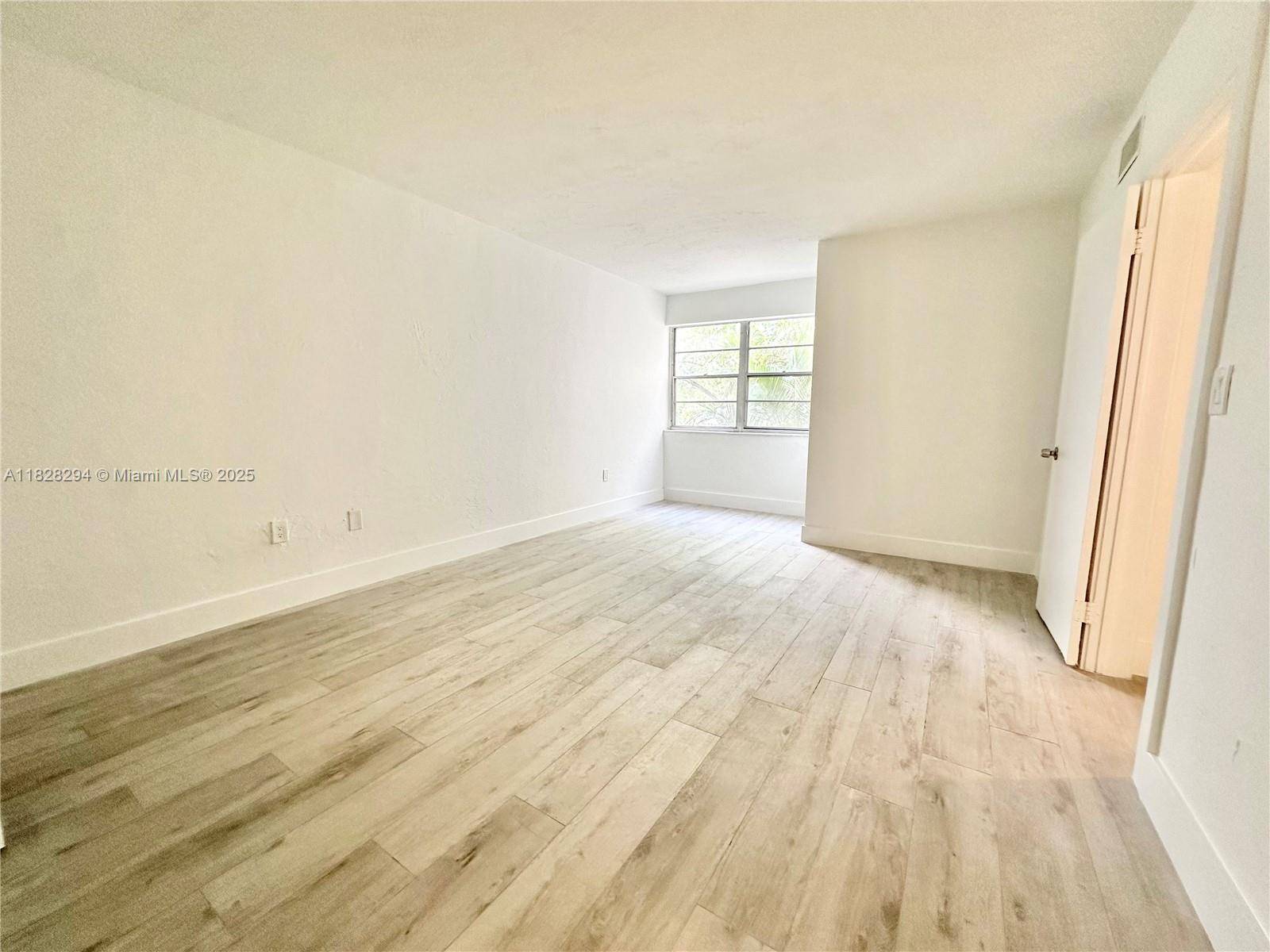 Pinecrest, FL 33156,6890 N Kendall Dr #B204