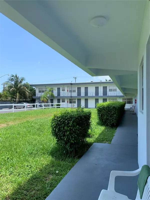 Hollywood, FL 33020,2300 Pierce St #18