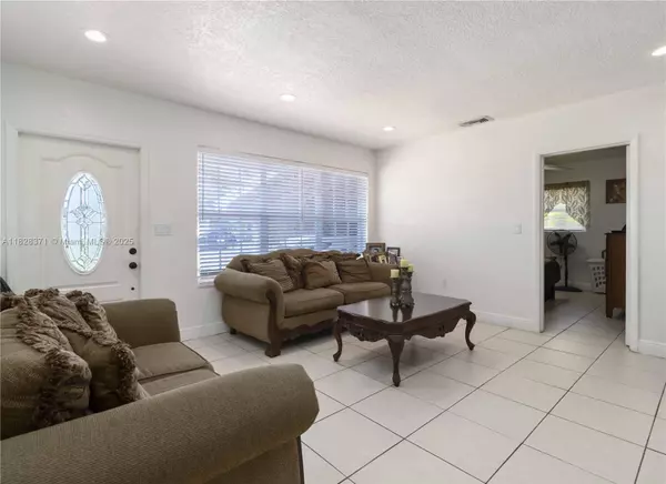 Pembroke Pines, FL 33023,6901 SW 1st Ct