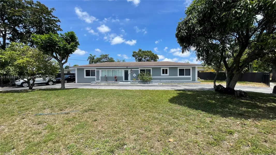 499 W Melrose Cir, Fort Lauderdale, FL 33312