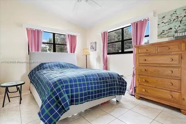 North Miami Beach, FL 33162,450 NE 175th St