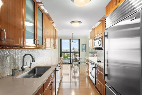 Aventura, FL 33180,19667 Turnberry Way #12-E