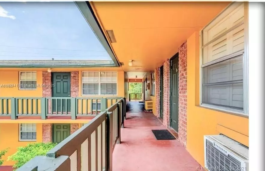 Hollywood, FL 33020,1702 Mckinley St #6