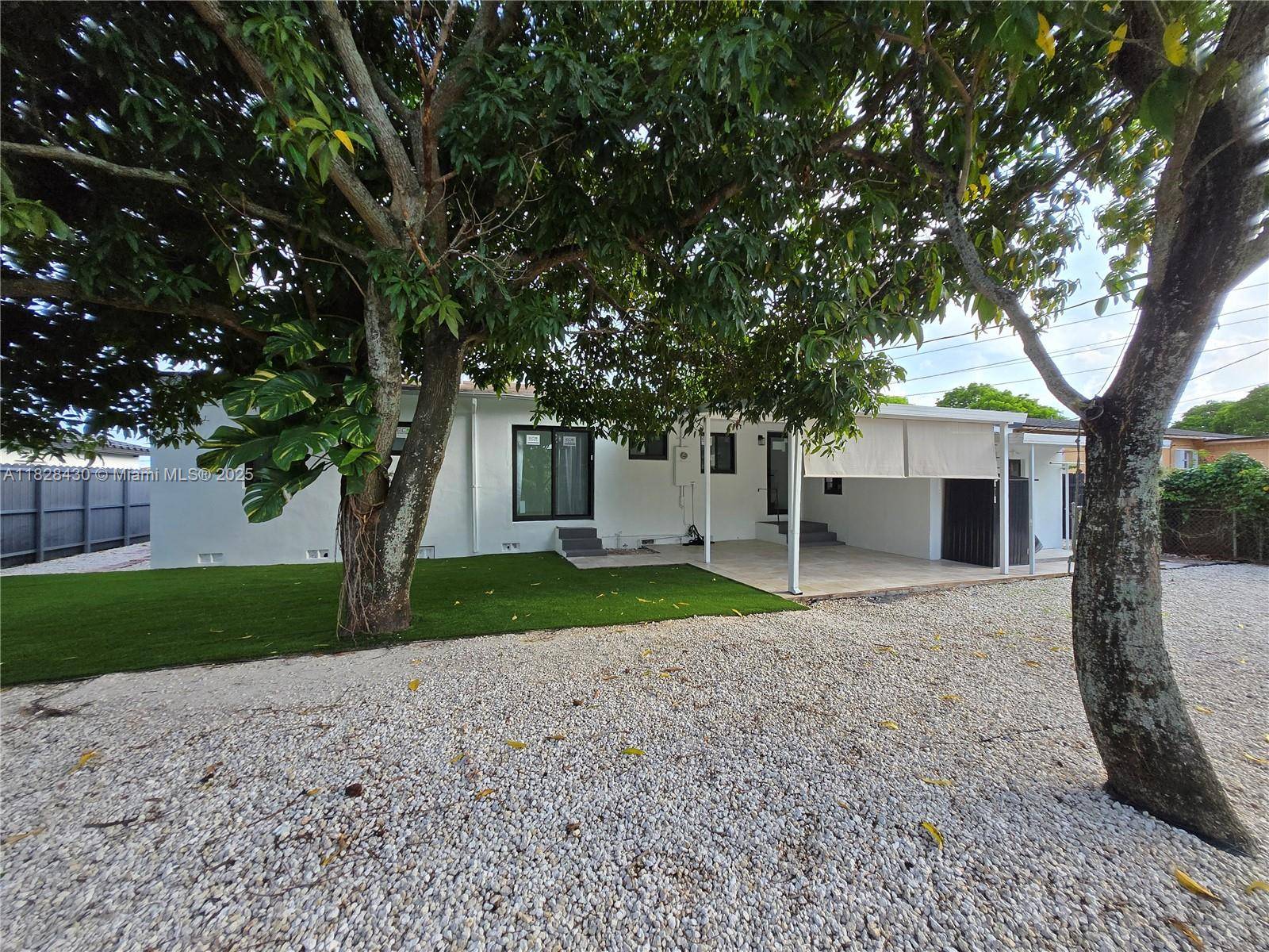 335 W 60th St, Hialeah, FL 33012