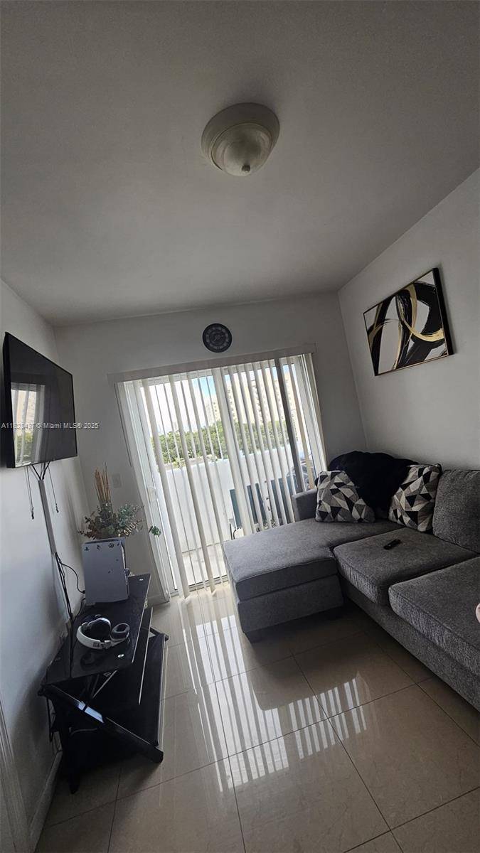 Miami, FL 33142,1857 NW 24th St #10