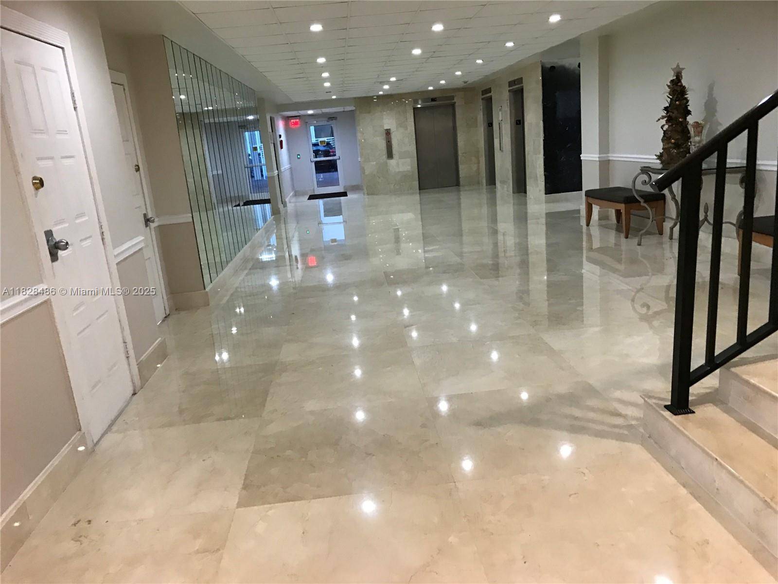 Miami Beach, FL 33140,5005 COLLINS AV #715