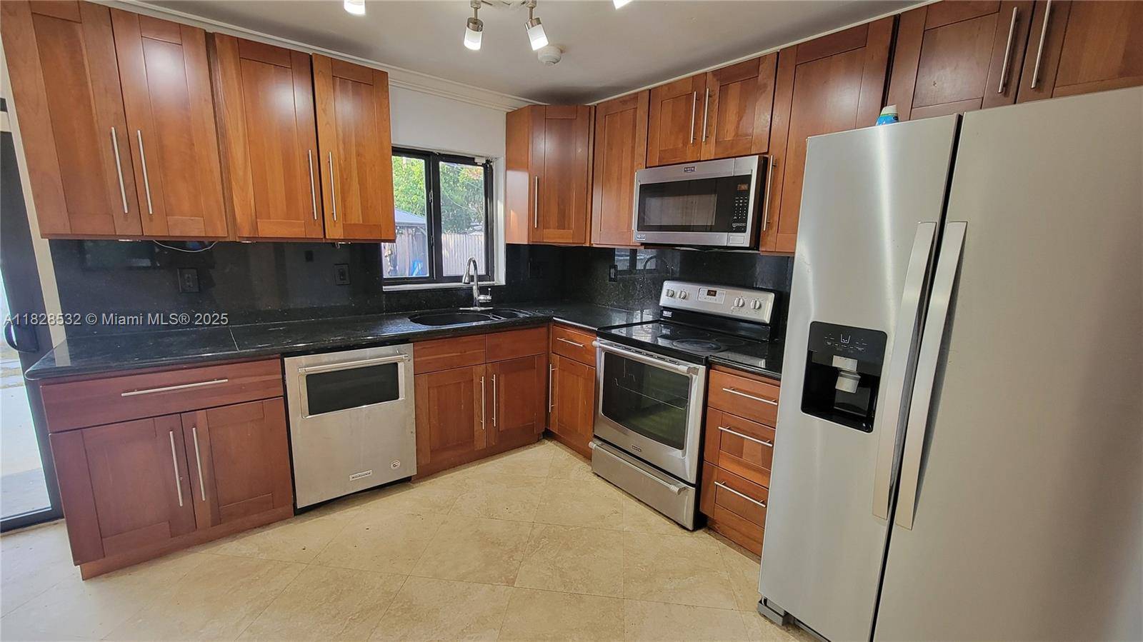 Hollywood, FL 33024,7161 Pershing St #*