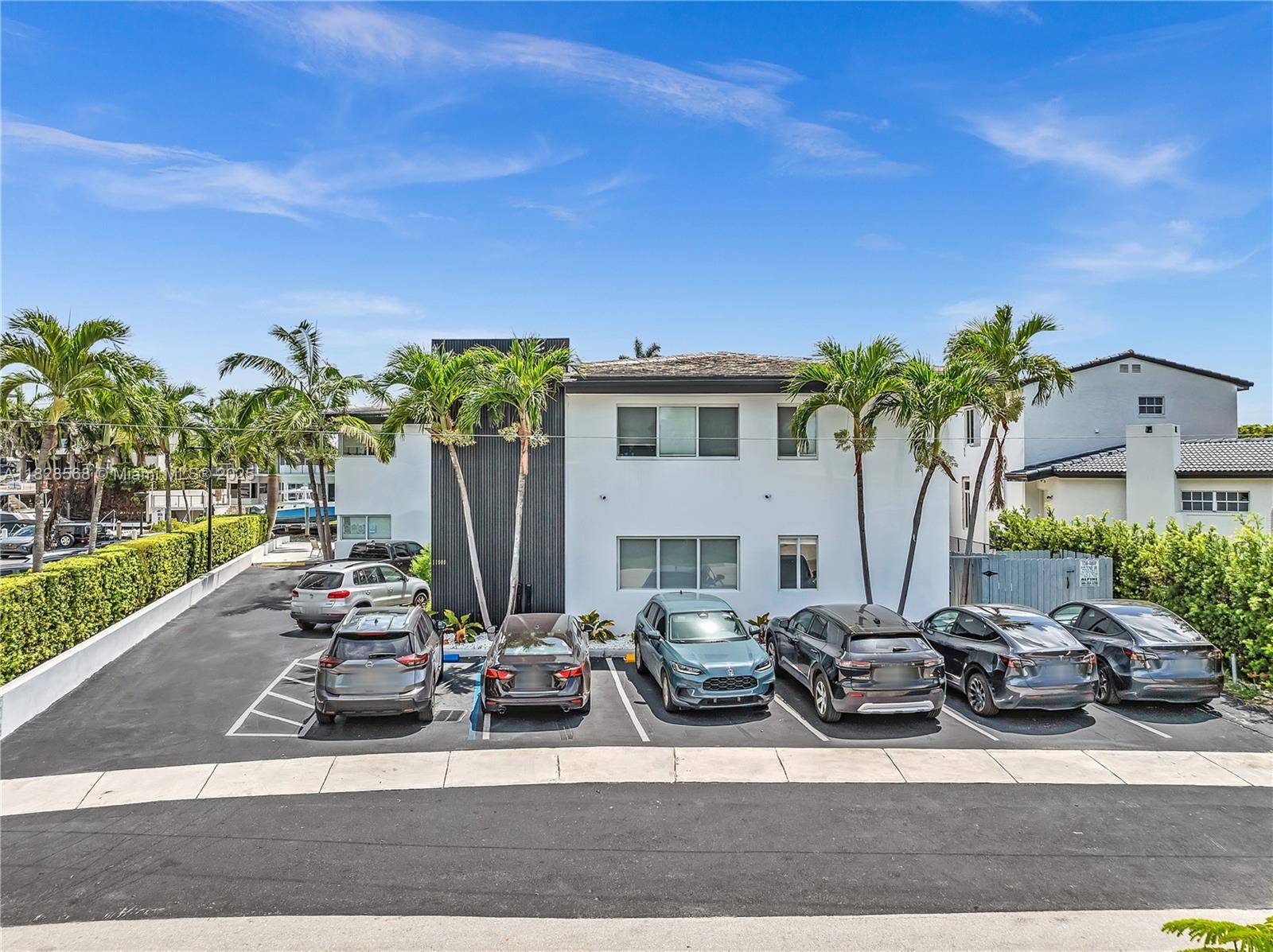 North Miami, FL 33181,11900 N Bayshore Dr #1-8