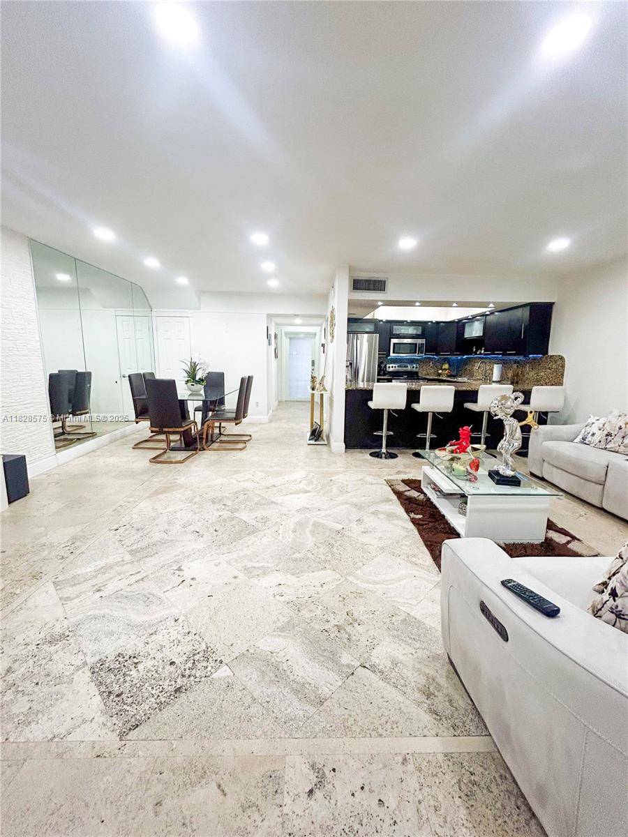 Hialeah, FL 33014,7060 W 2nd Way #7060