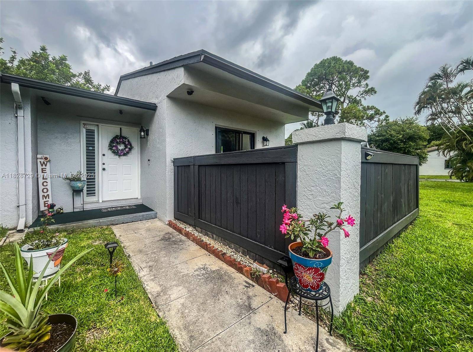 Royal Palm Beach, FL 33411,61 W Seminole Ct W