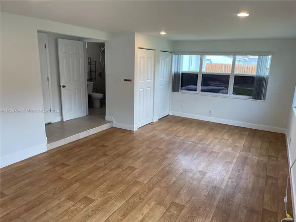 Hallandale Beach, FL 33009,1115 NE 10th St #2