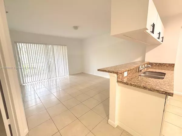 Hollywood, FL 33021,460 S Park Rd #6-104