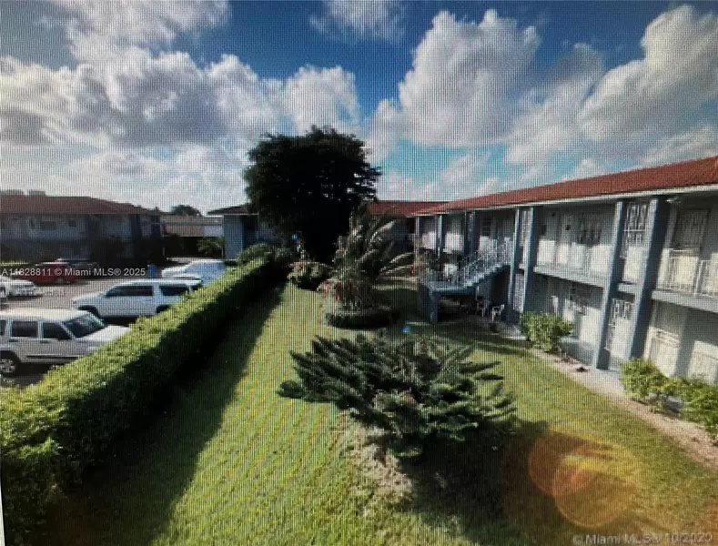 4050 NW 135th St #17-9, Opa-locka, FL 33054