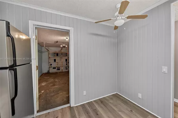 Plantation, FL 33324,9086 Vineyard Lake Dr