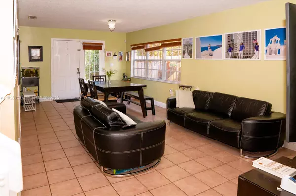 Miami, FL 33193,7081 SW 158th ct