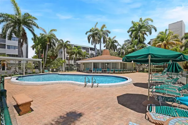 Hallandale Beach, FL 33009,1333 E Hallandale Beach Blvd #104