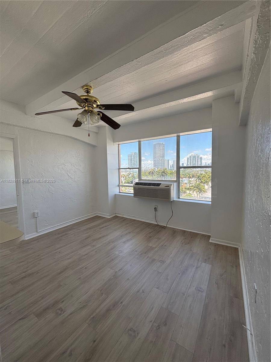 Miami Beach, FL 33139,800 Washington Ave #902