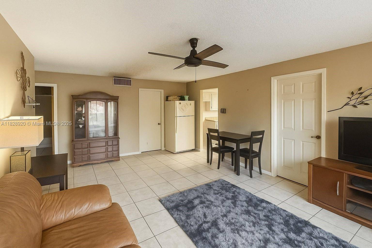 Plantation, FL 33313,7523 W Sunrise Blvd #B2