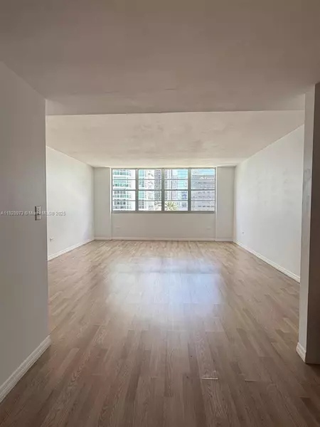 825 Brickell Bay Dr #1549, Miami, FL 33131