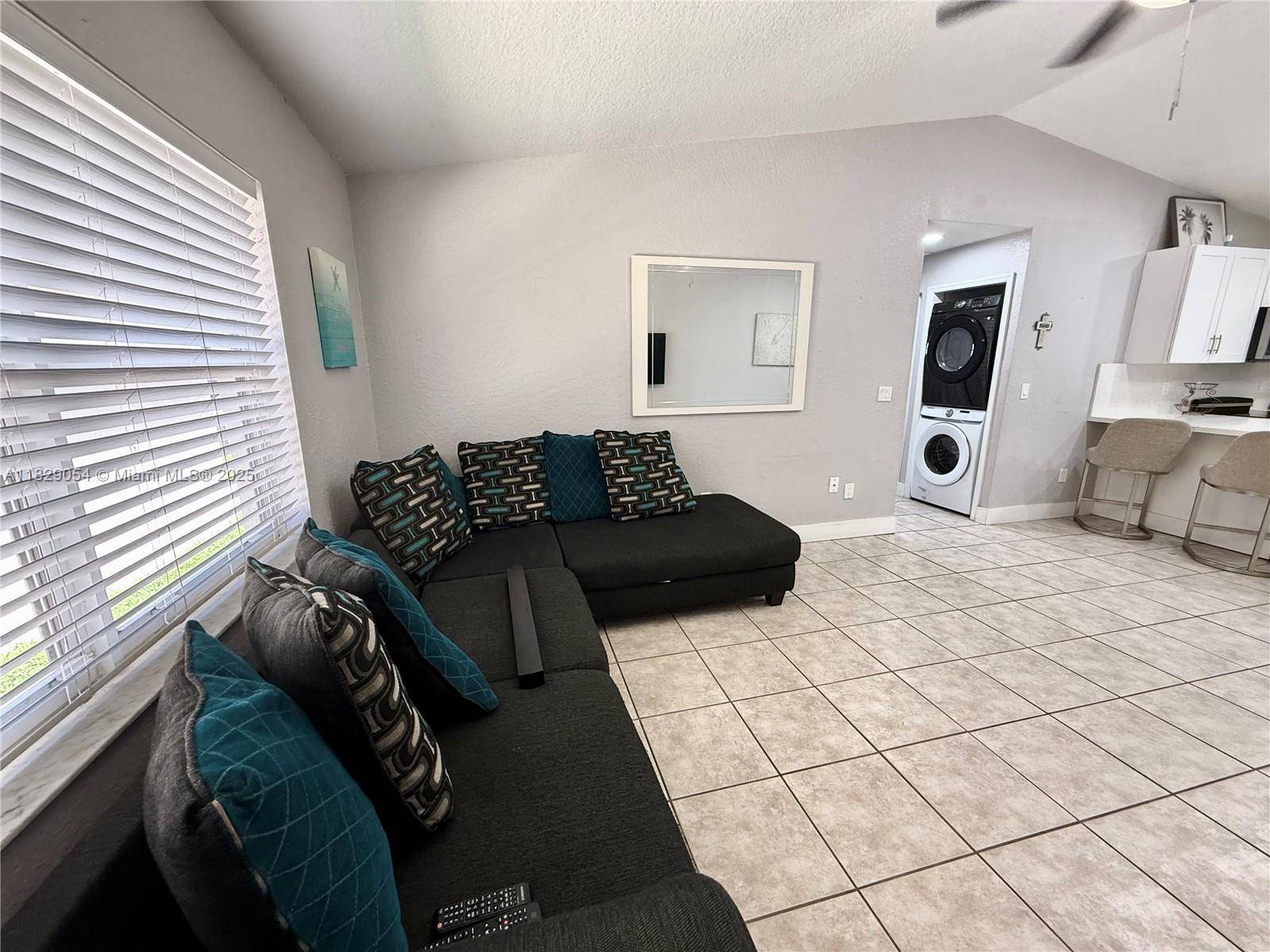 Hollywood, FL 33020,1840 Jefferson St #B