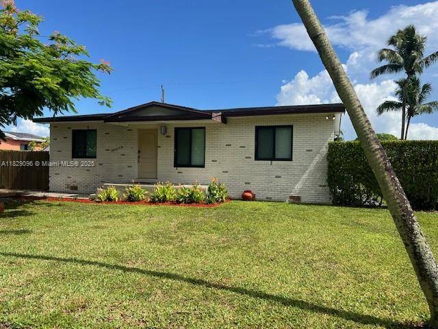 10035 Pan American Dr, Cutler Bay, FL 33189