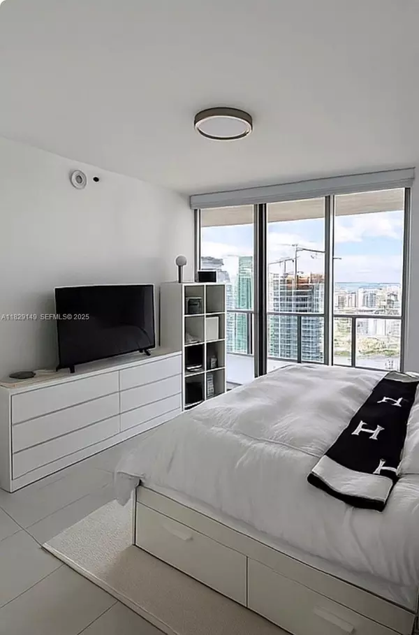 Miami, FL 33131,465 Brickell Ave #4004