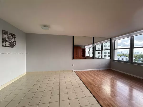 Miami Beach, FL 33140,2899 Collins Ave #1040
